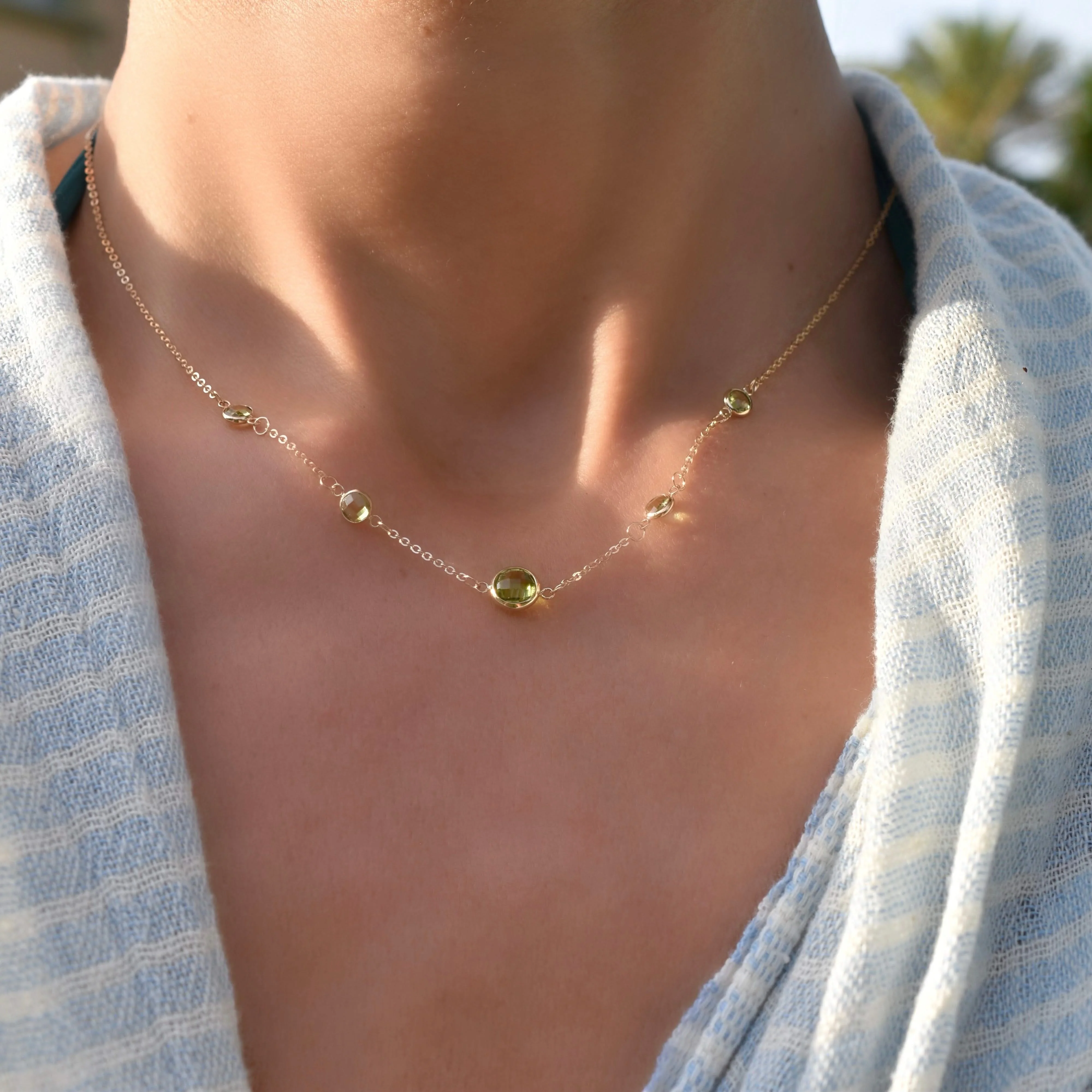 1 Grand & 4 Petite Peridot Necklace in 14k Gold (August) - Image 3