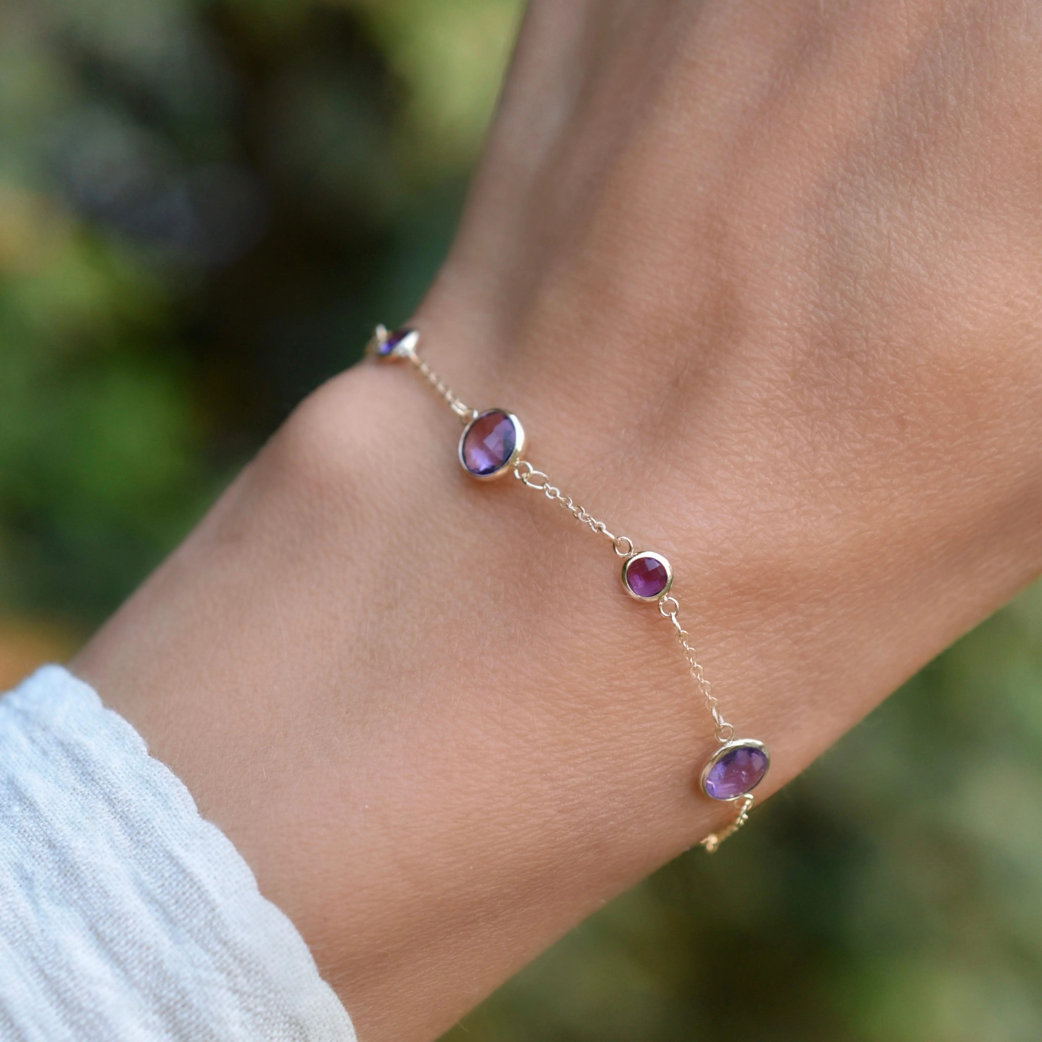 Bayberry Grand & Petite 7 Amethyst Bracelet in 14k Gold (February) - Image 8