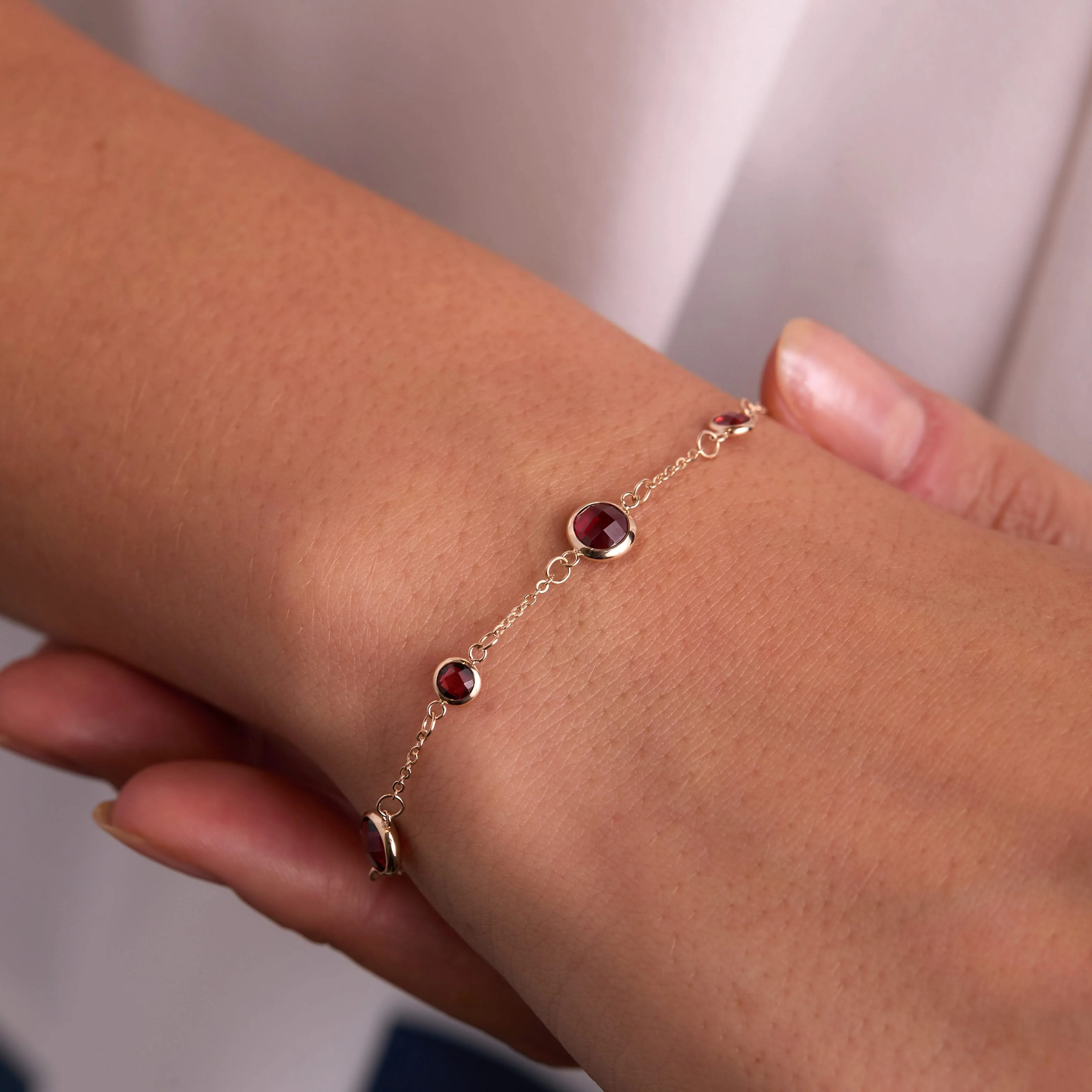 Bayberry Grand & Petite 7 Garnet Bracelet in 14k Gold (January) - Image 3