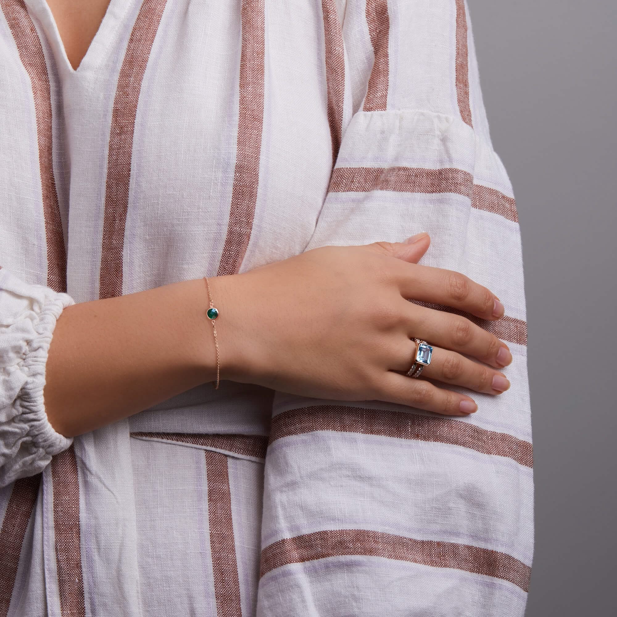 Grand 1 Emerald Bracelet in 14k Gold (May) - Image 2