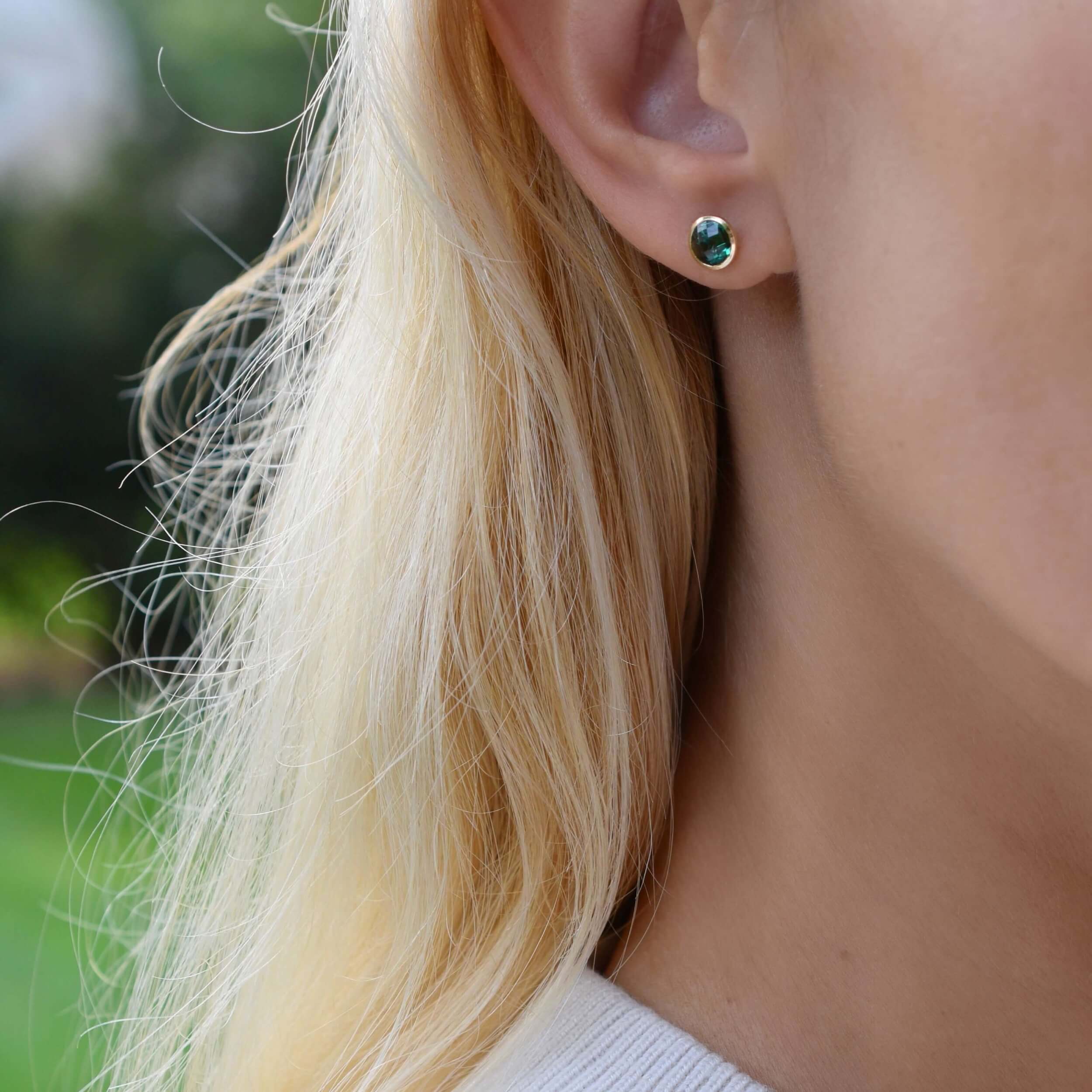 Grand Emerald Stud Earrings in 14k Gold (May) - Image 9
