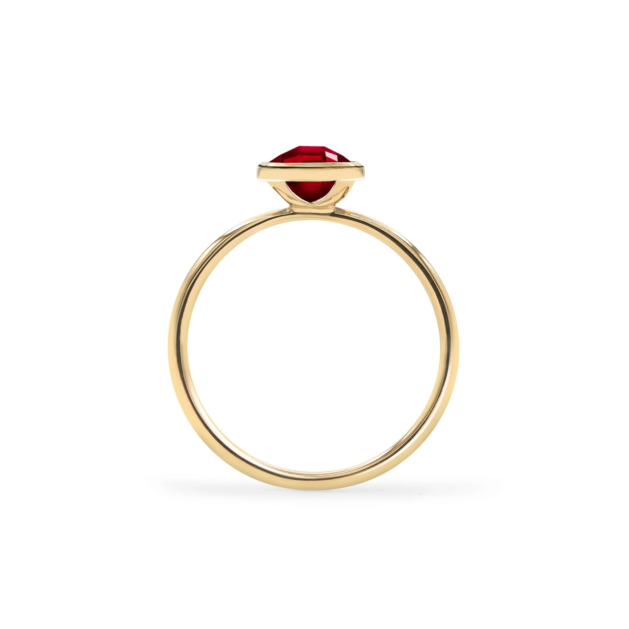 Grand Garnet Ring in 14k Gold (January) - Image 4