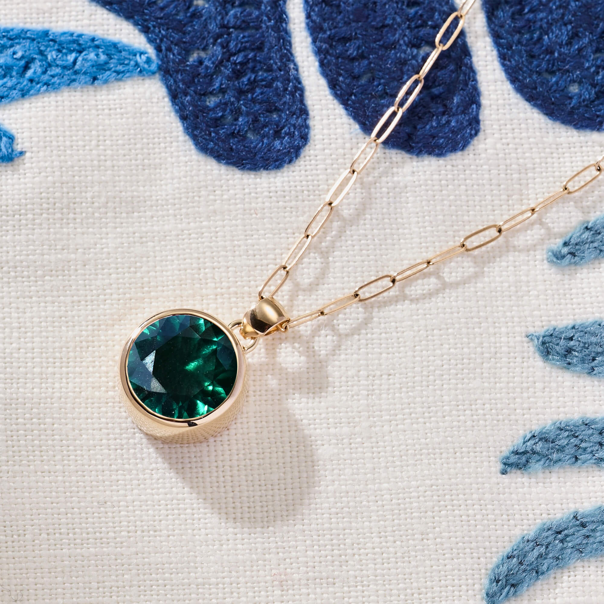 Jamestown Emerald Pendant in 14k Gold (May) - Image 6