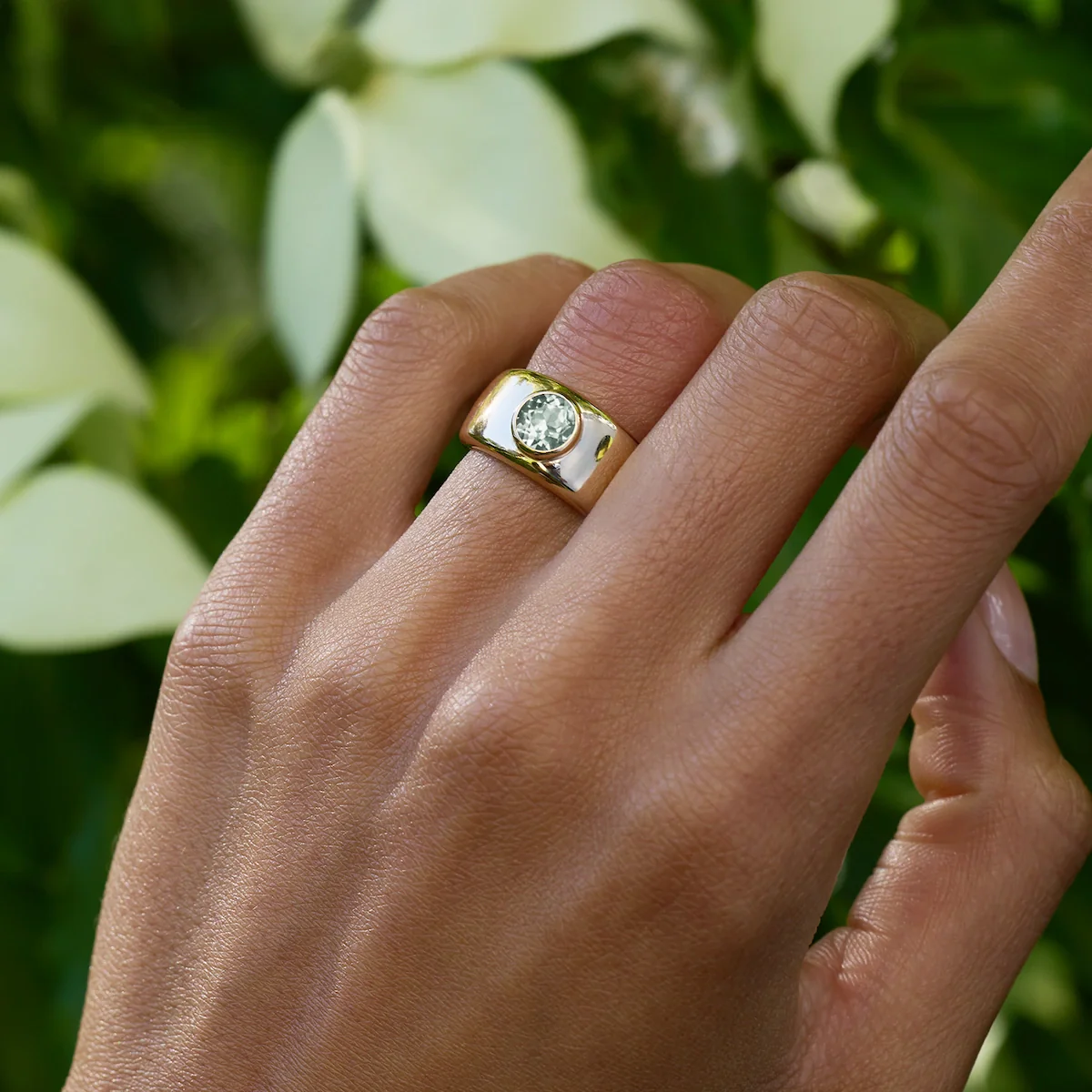 Jamestown Green Amethyst Band Ring in 14k Gold (February) - Image 3