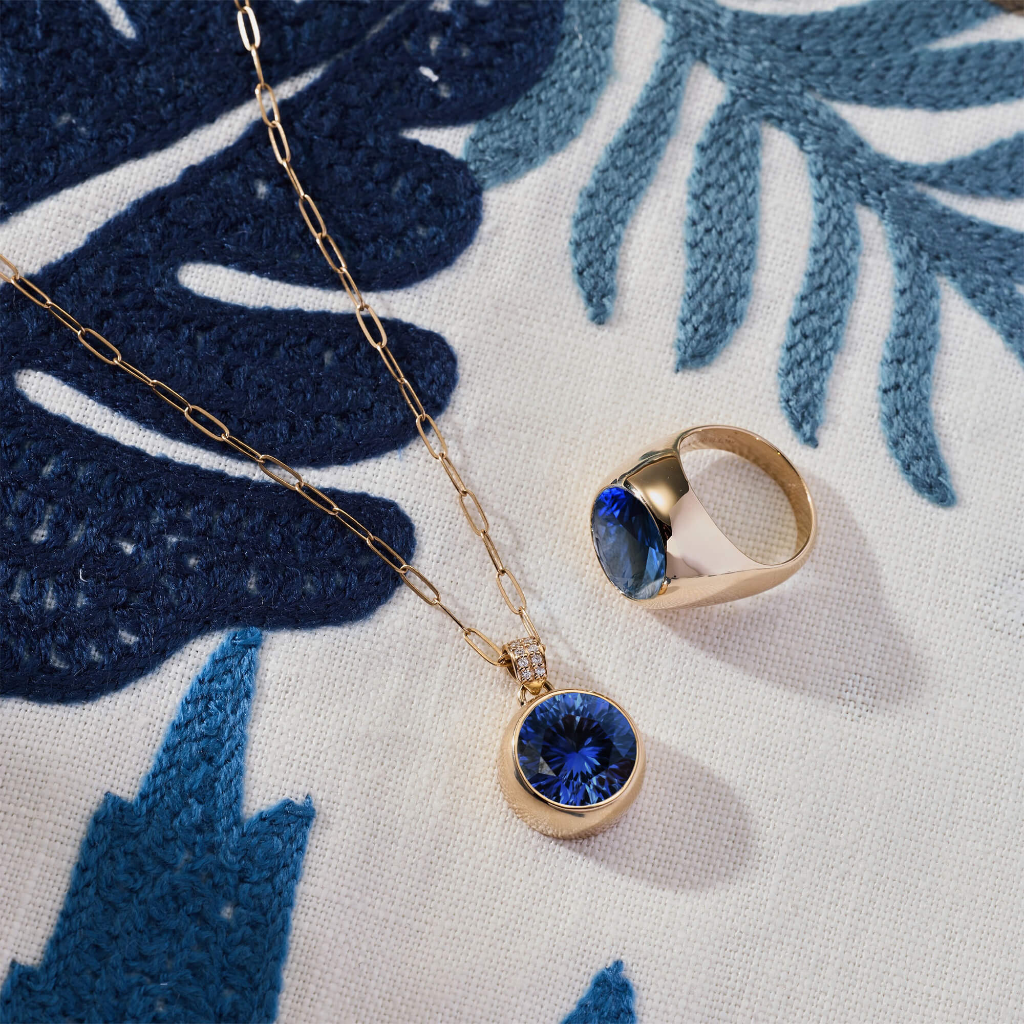 Jamestown Sapphire Pendant with Diamond Bail in 14k Gold (September) - Image 6