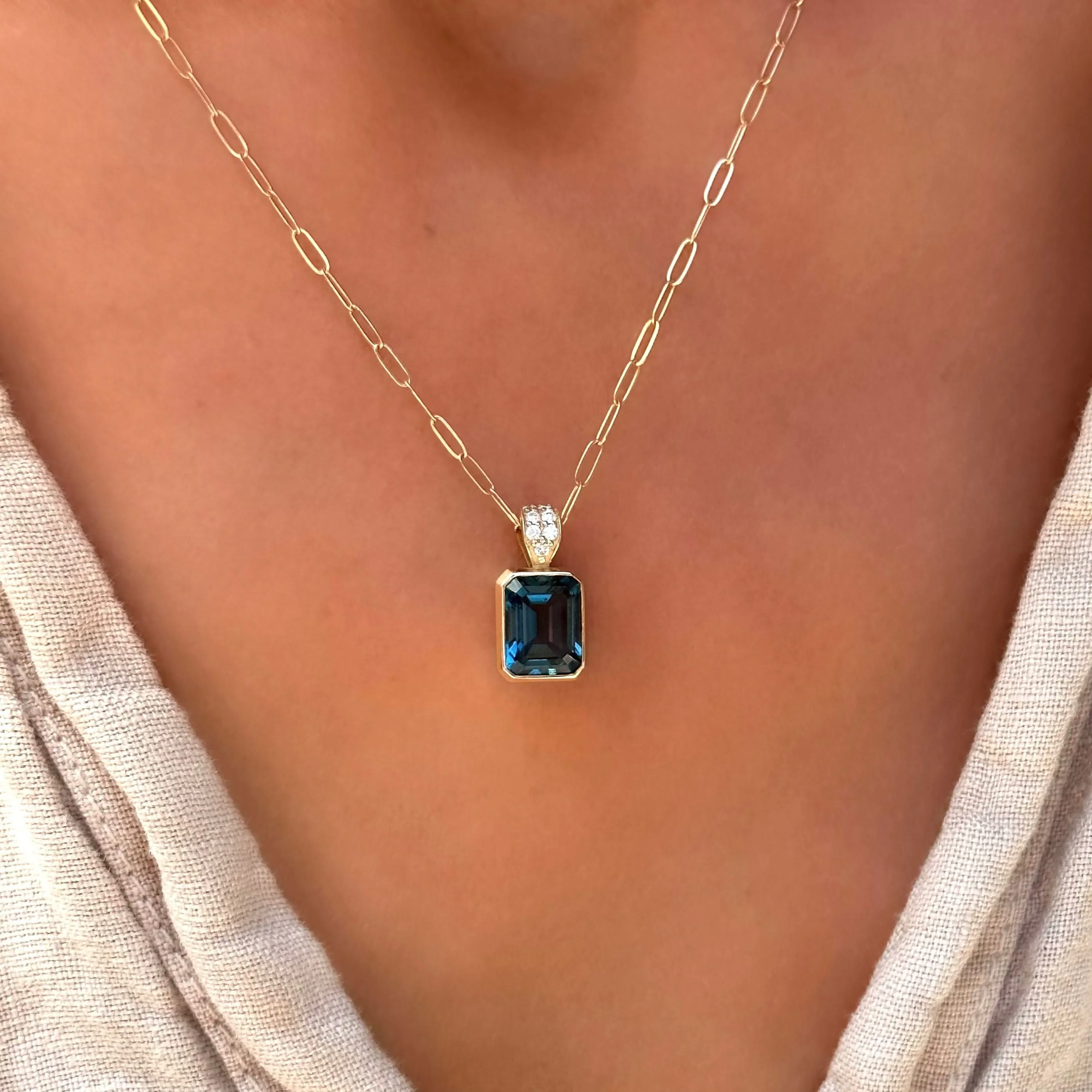 Warren Alexandrite Pendant with Diamond Bail in 14k Gold (June) - Image 3