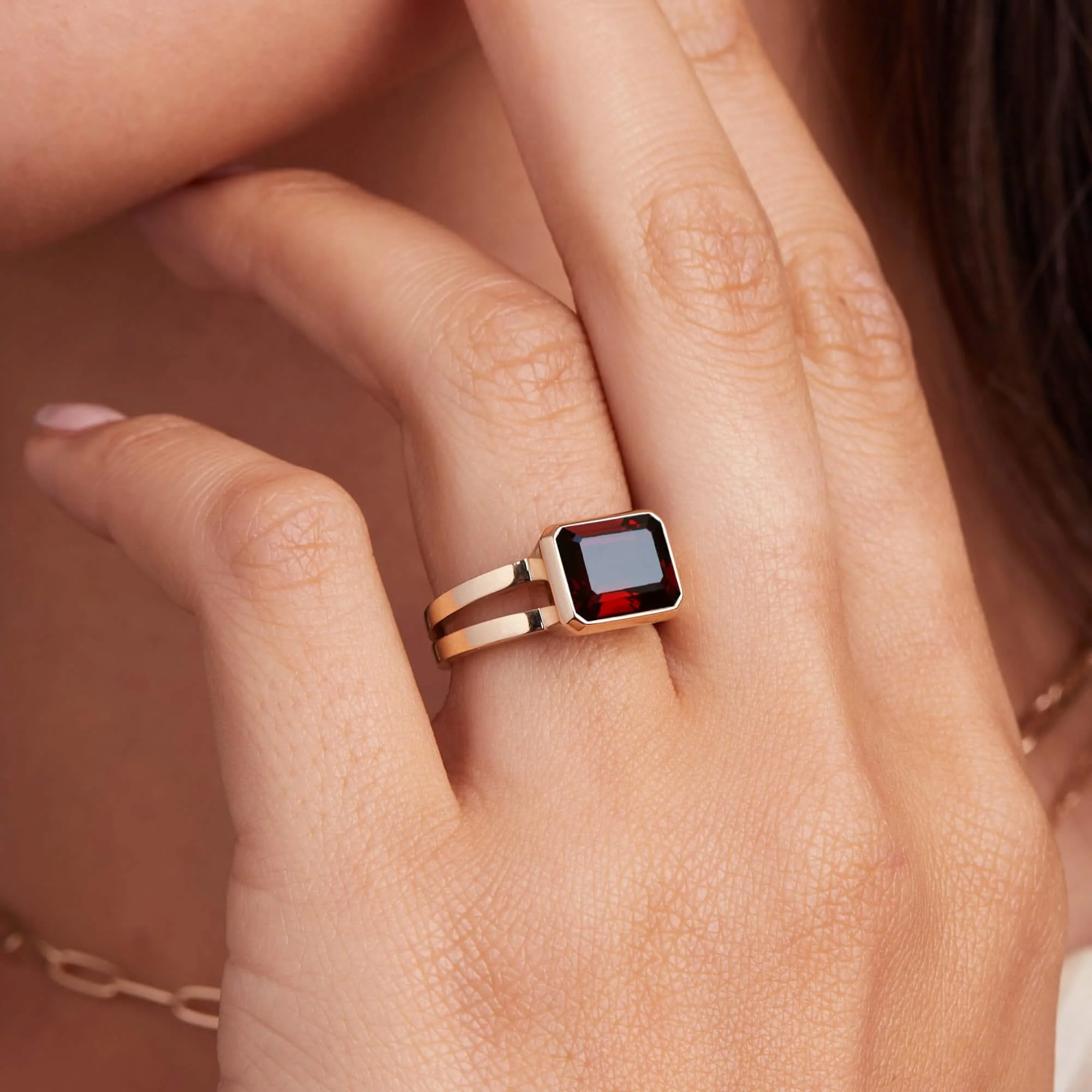Warren Horizontal Garnet Ring in 14k Gold (January) - Image 3