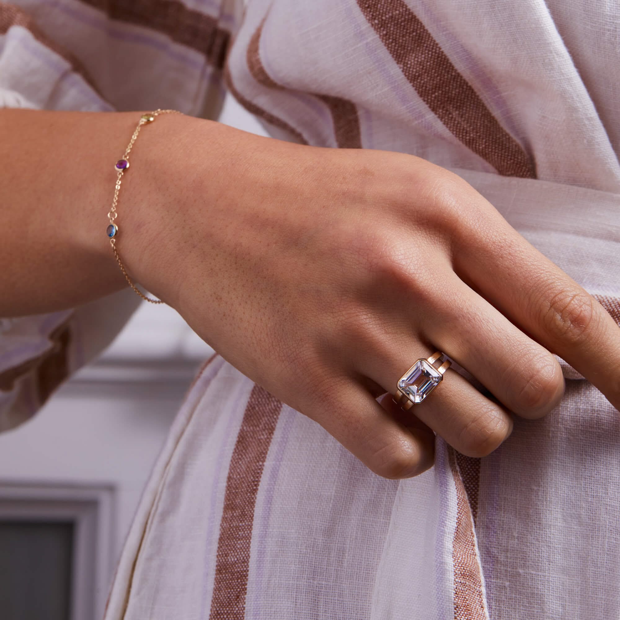 Warren Horizontal White Topaz Ring in 14k Gold (April) - Image 3