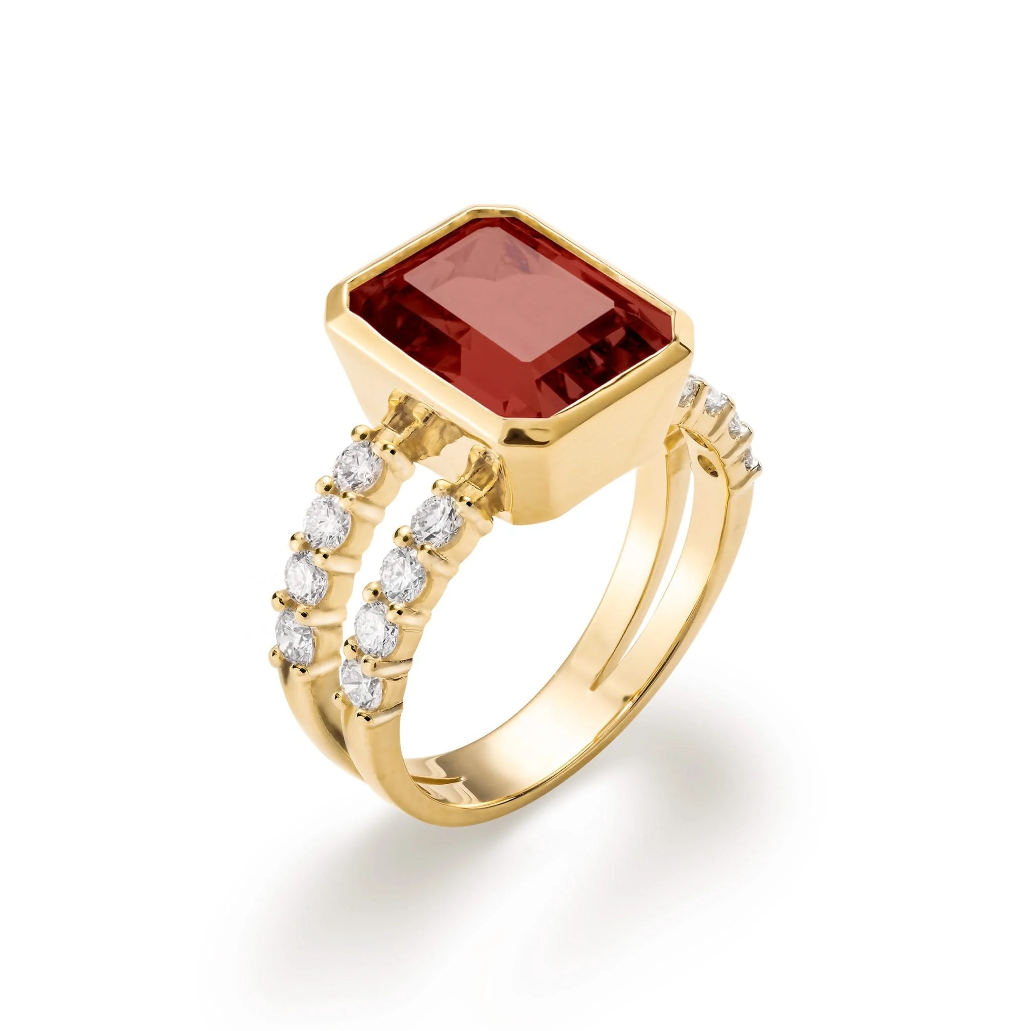 Warren Vertical Garnet Ring with Diamonds in 14k Gold (January) - Image 4