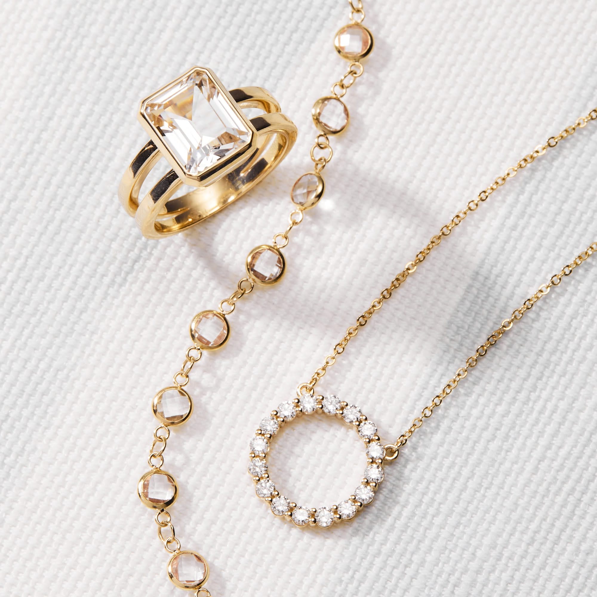 Warren Vertical White Topaz Ring in 14k Gold (April) - Image 8